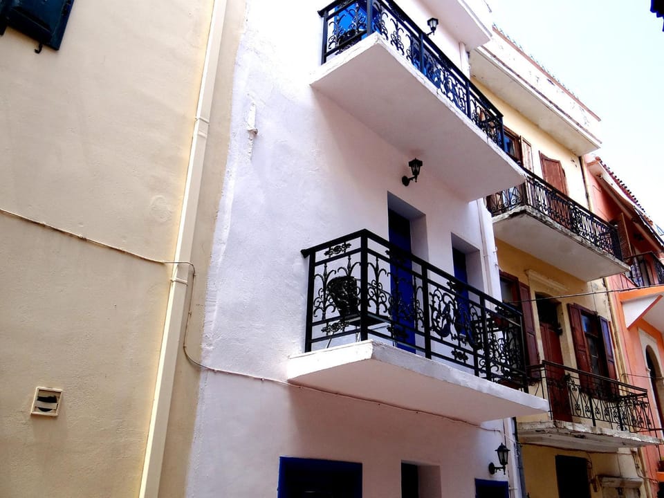 Facade/entrance, Balcony/Terrace