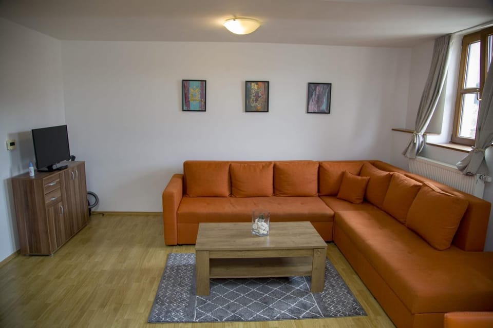 Communal lounge/ TV room, Living room, Seating area