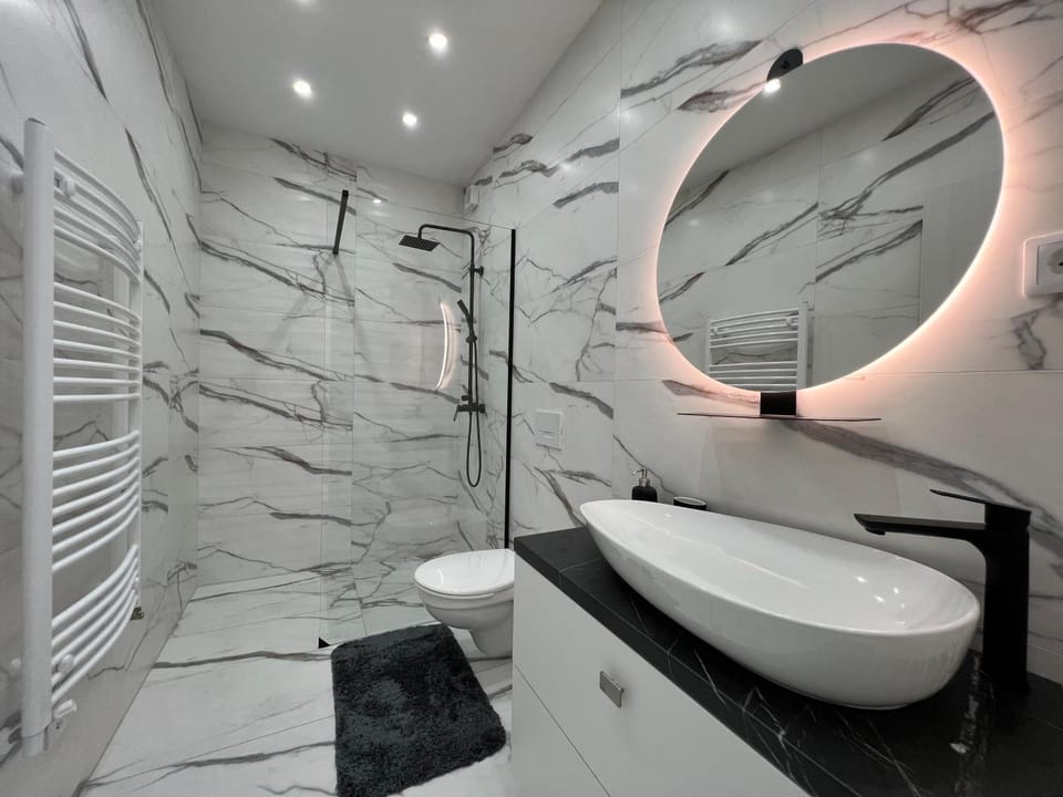 Shower, Toilet, Bathroom, towels