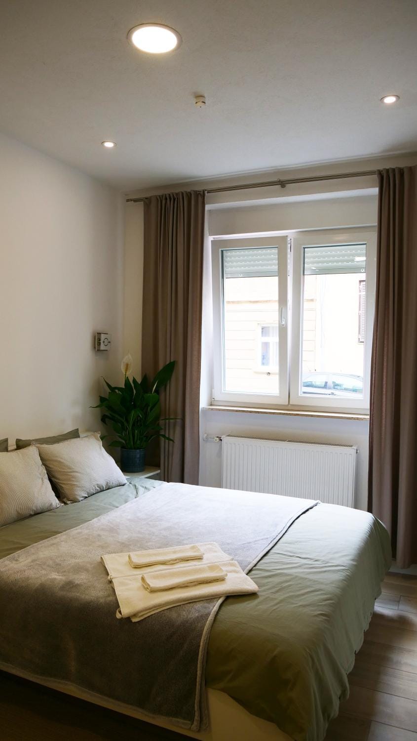 Bed, Street view, internet, towels, towels