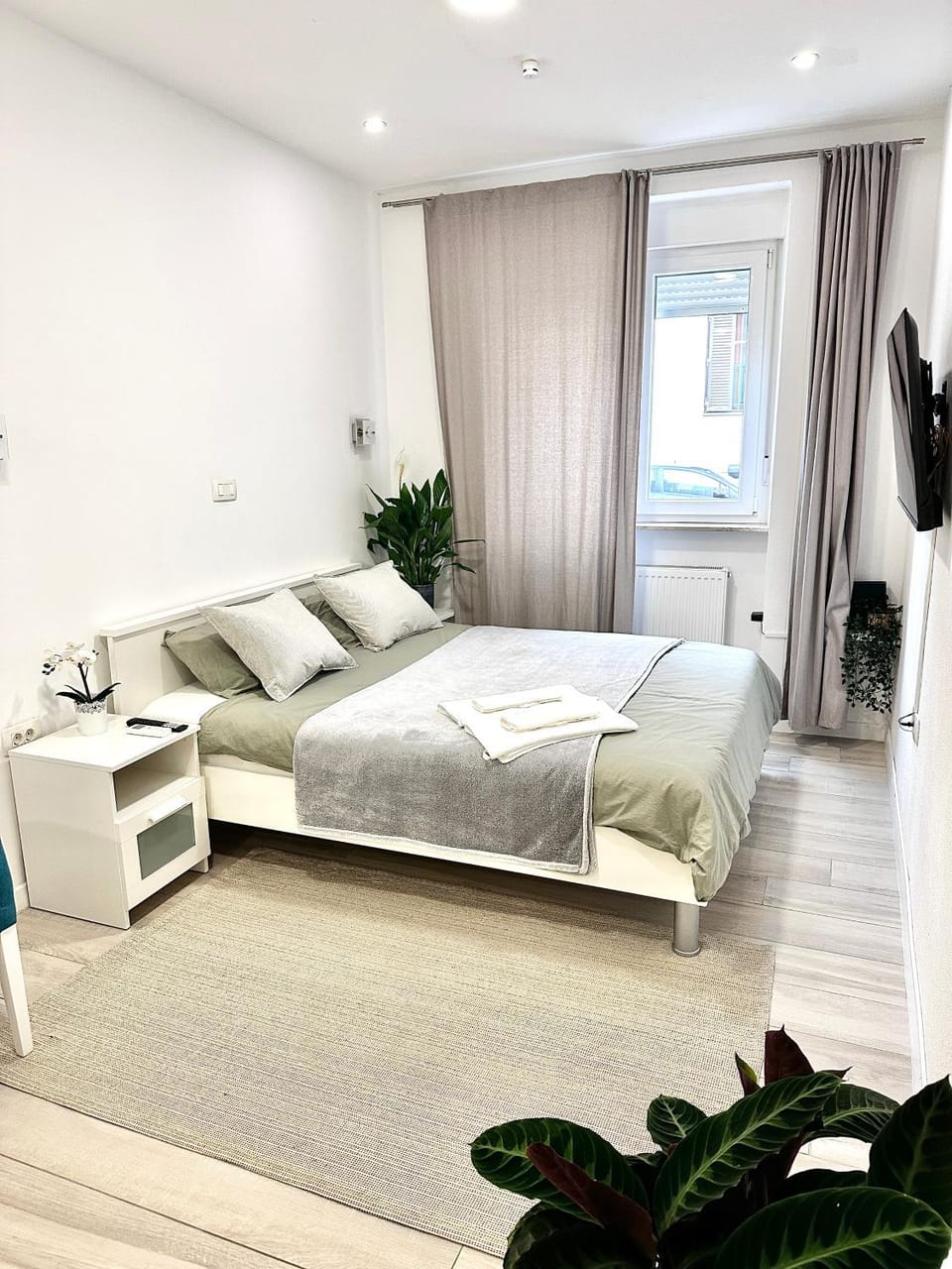 Bed, furniture, towels