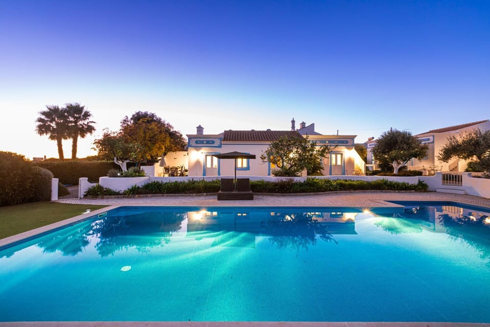 Property building, Garden view, Pool view, Swimming pool