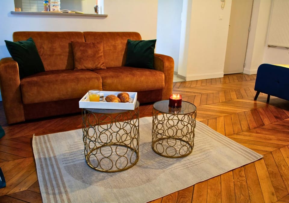 Living room, Lounge or bar, Food, Breakfast
