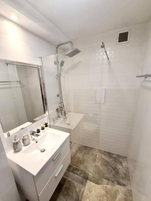 Apartament Ustecka Syrenka Apartment in Pomeranian Voivodeship