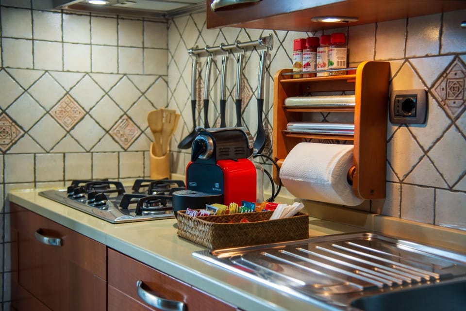 Kitchen or kitchenette, Food and drinks, stove