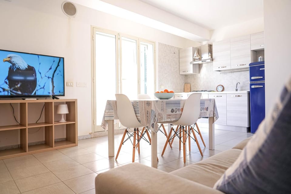 TV and multimedia, Kitchen or kitchenette, Living room, Seating area, Dining area, minibar, pet friendly, stove