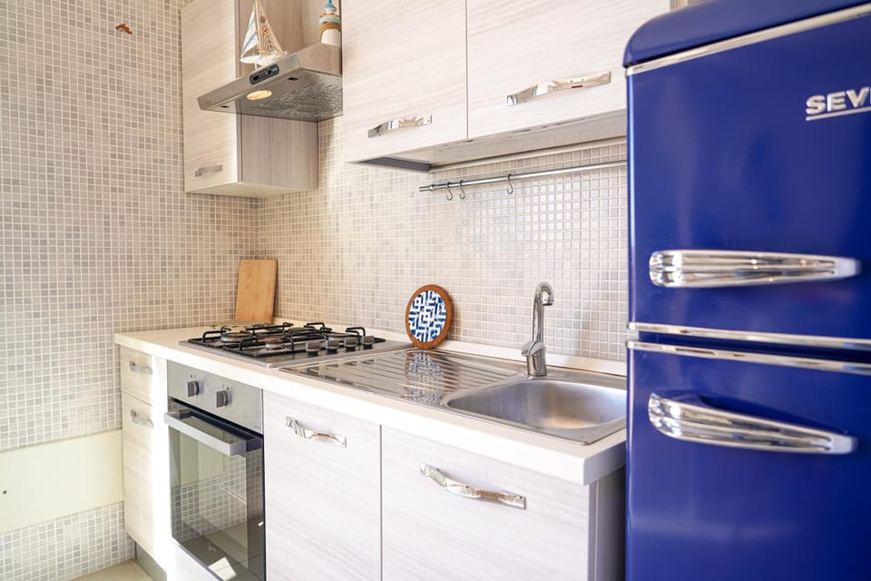 Kitchen or kitchenette, pet friendly, stove
