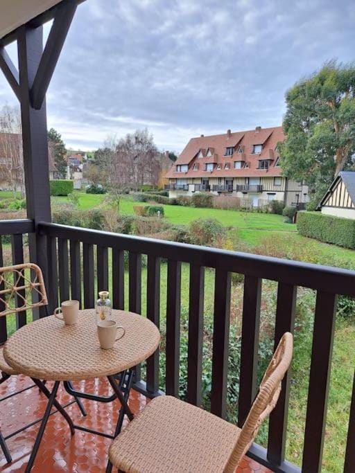 Day, View (from property/room), Balcony/Terrace, Dining area, Garden view