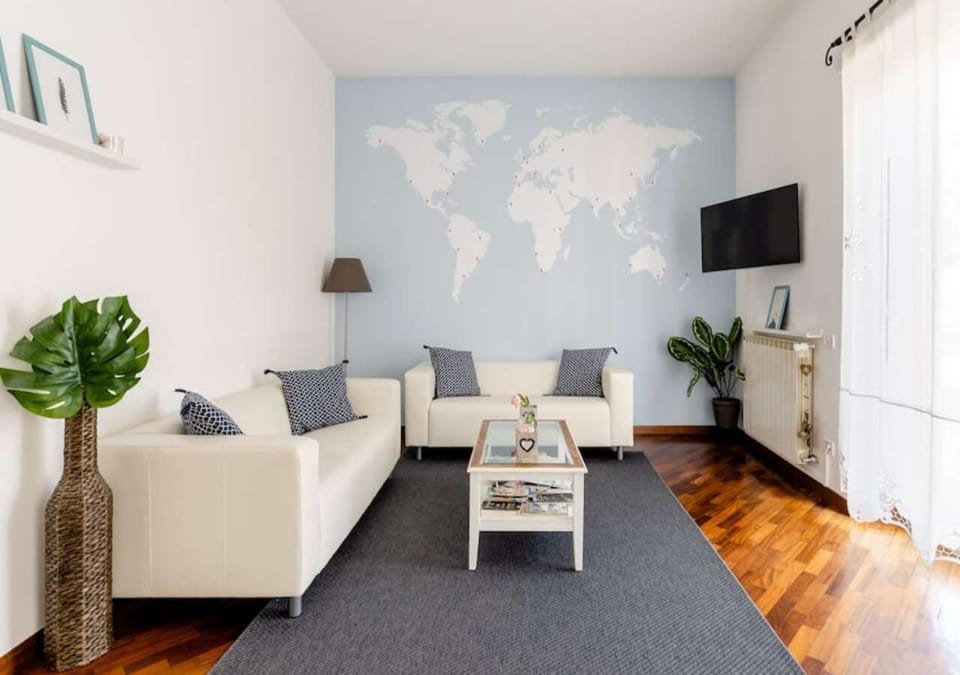 Communal lounge/ TV room, View (from property/room), Living room, Seating area, Dining area, air conditioner