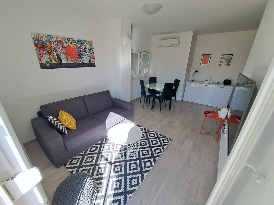 Living room, Seating area, Dining area, air conditioner