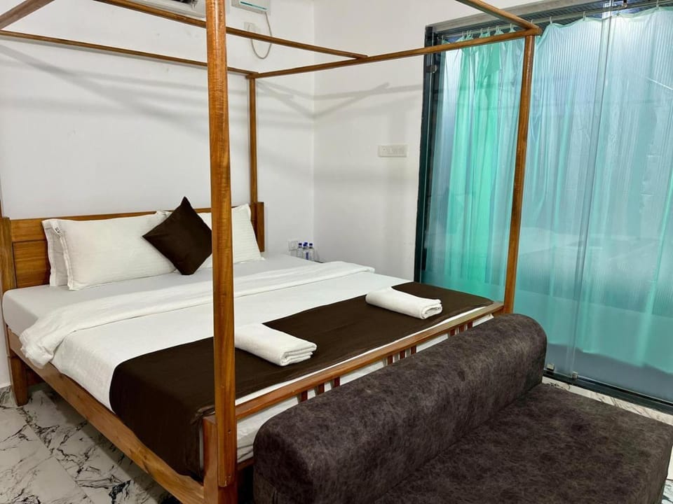 Bed, Photo of the whole room