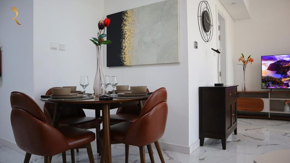 Communal lounge/ TV room, TV and multimedia, Living room, Seating area, Dining area, Evening entertainment