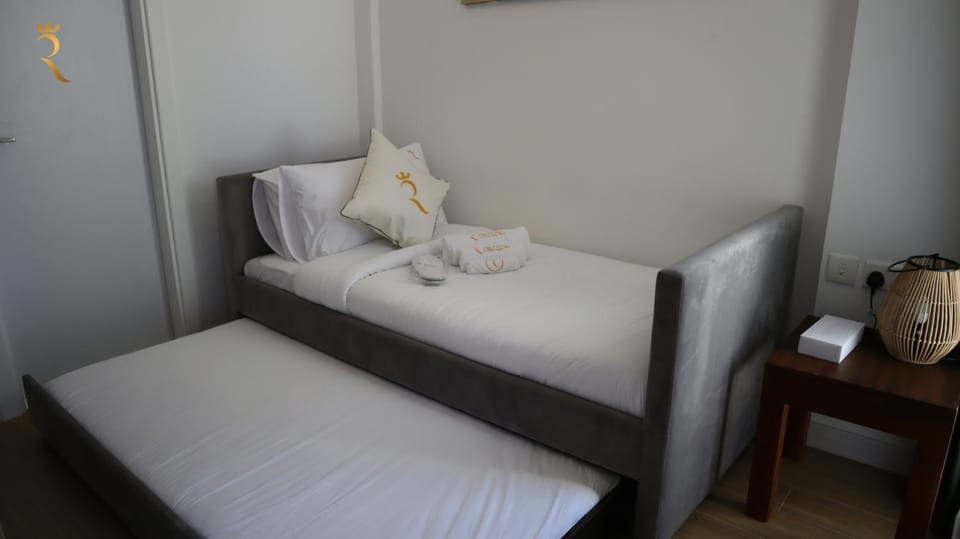 Bed, Photo of the whole room, Bedroom, towels