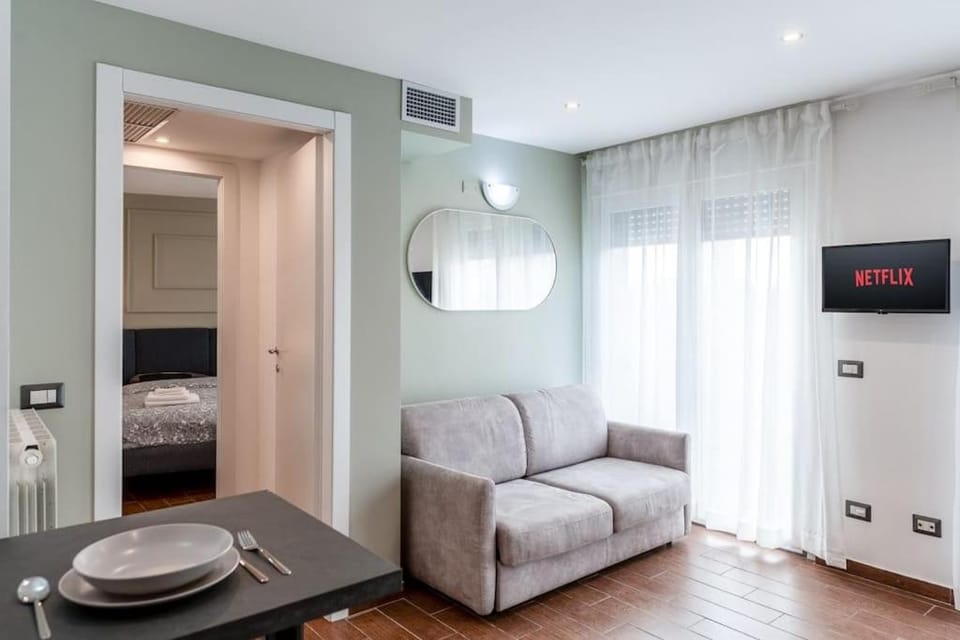 Bed, TV and multimedia, Living room, Seating area, Bedroom