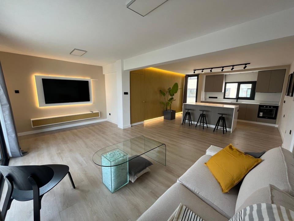 Communal lounge/ TV room, TV and multimedia, Kitchen or kitchenette, Living room, Seating area, Dining area, Evening entertainment, pet friendly