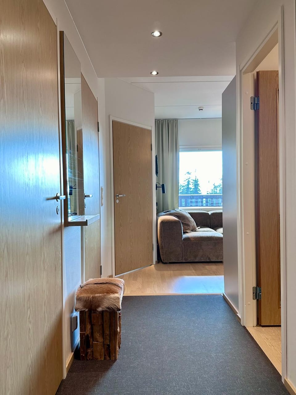 Photo of the whole room, Bedroom, wardrobe