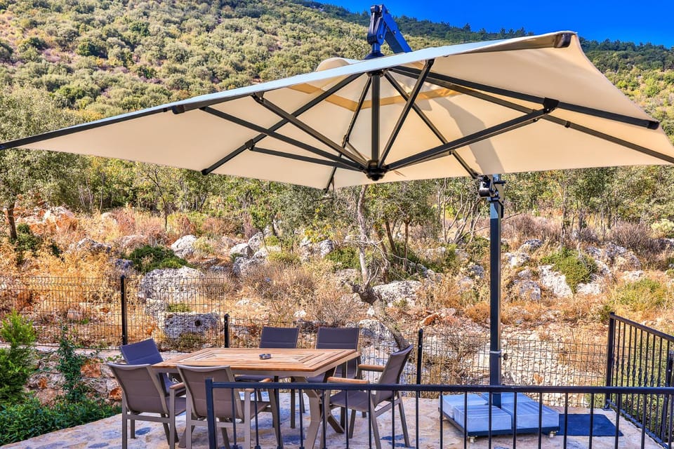 Day, Natural landscape, View (from property/room), Dining area, Mountain view