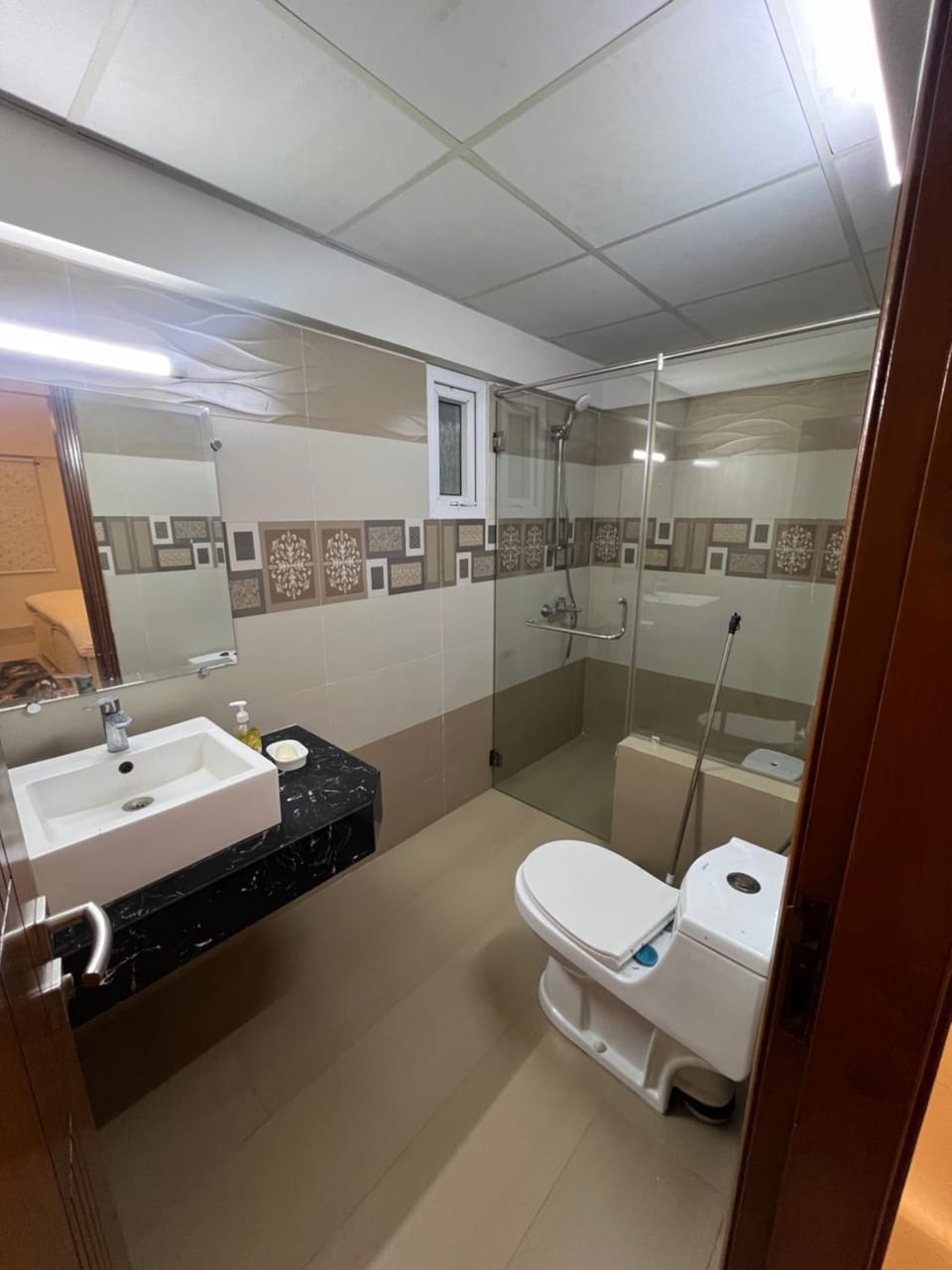 Shower, Toilet, Bathroom, towels