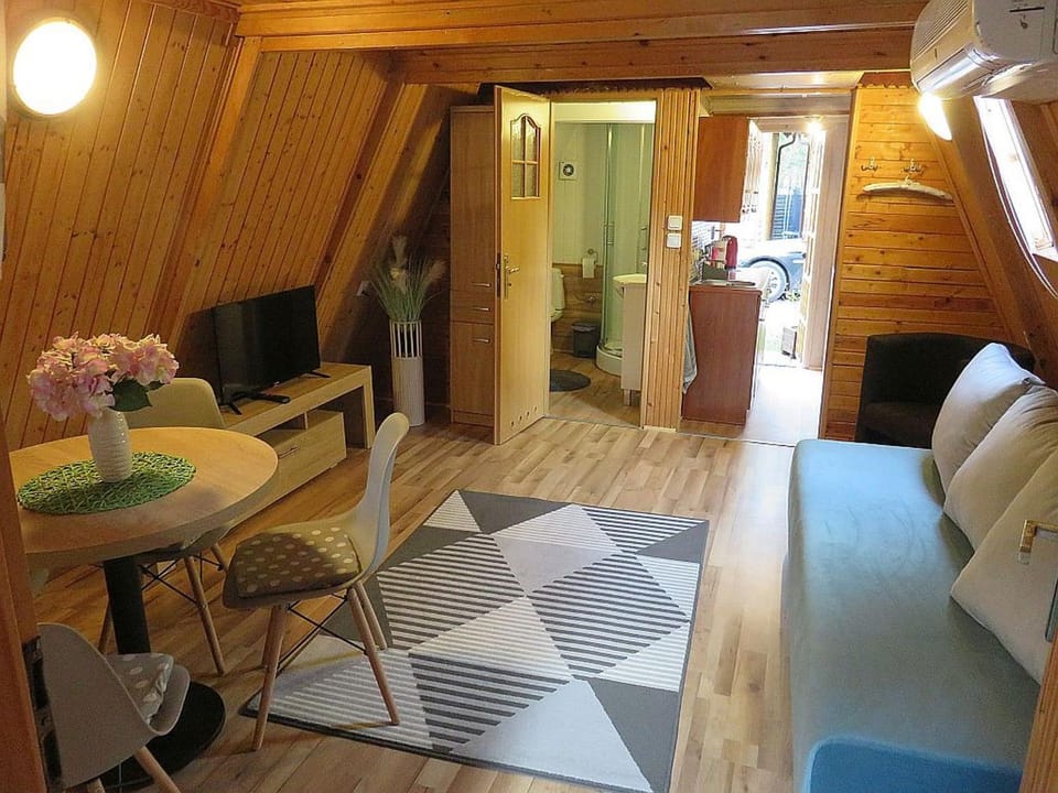 Communal lounge/ TV room, TV and multimedia, Living room