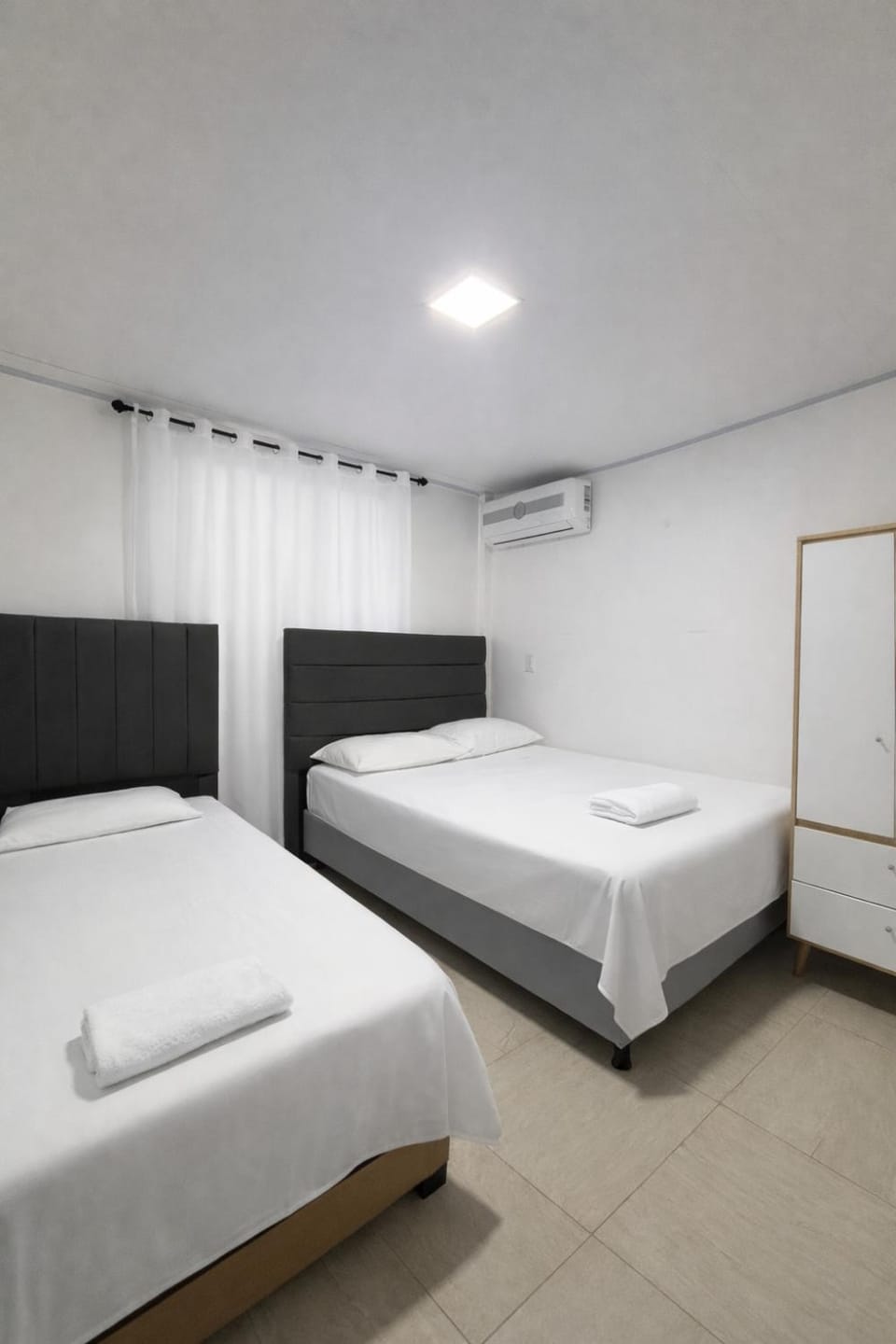 Bed, Photo of the whole room, Bedroom, air conditioner
