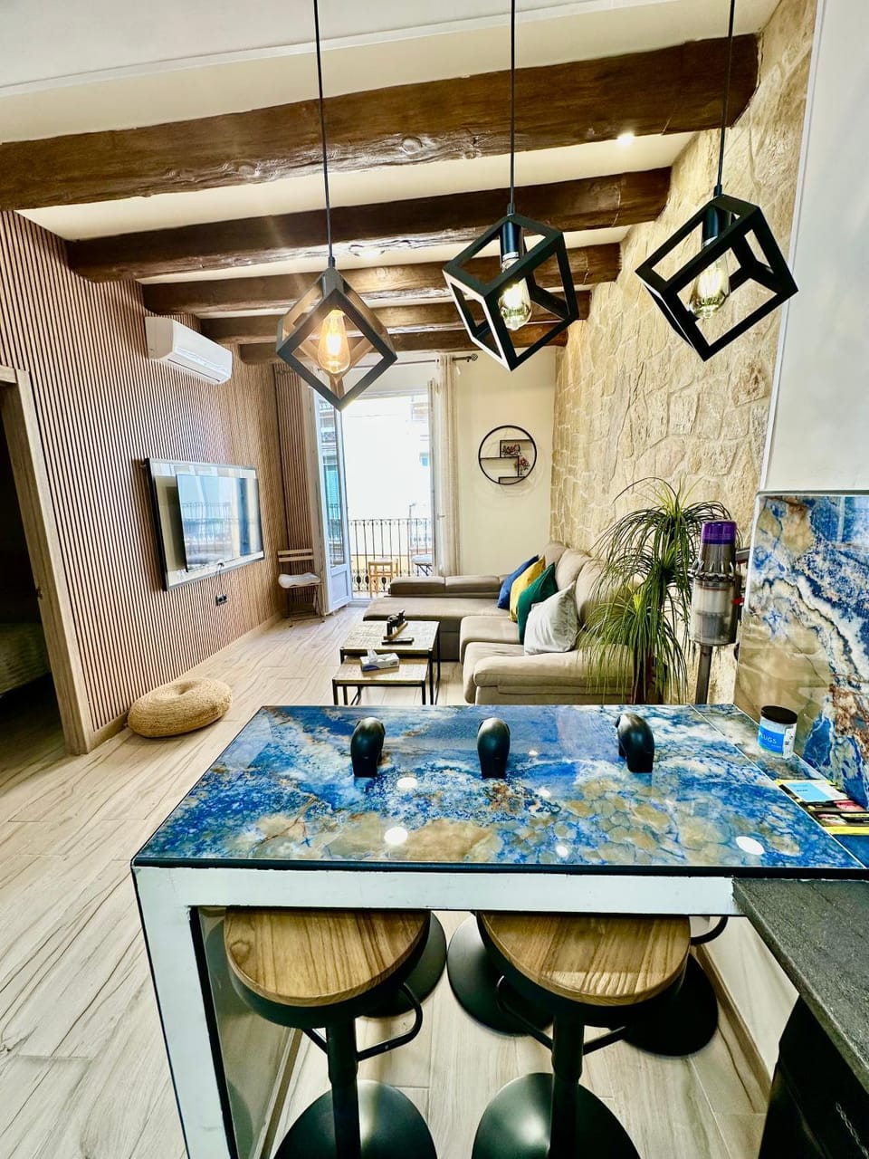 Living room, Seating area, Dining area