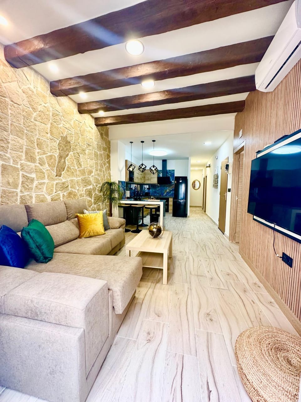 Kitchen or kitchenette, Living room