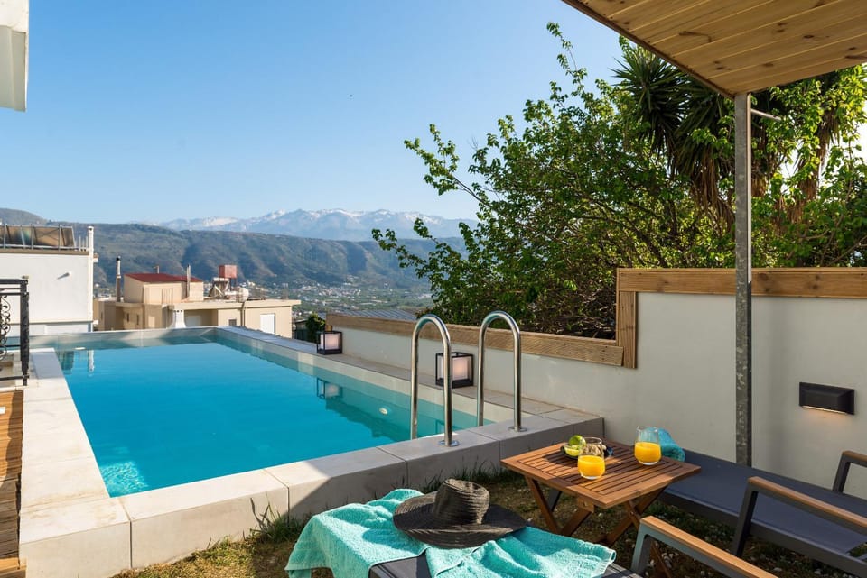 Day, Swimming pool