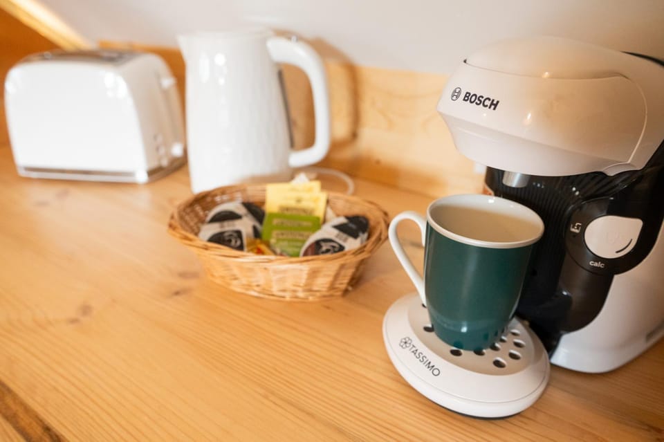 Coffee/tea facilities, toaster