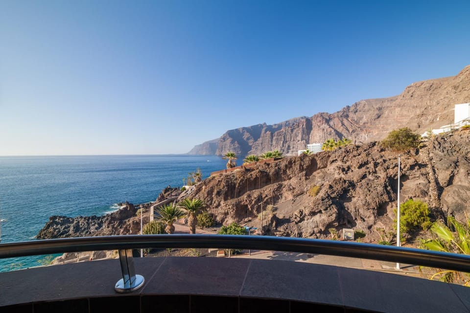 Mountain view, Sea view