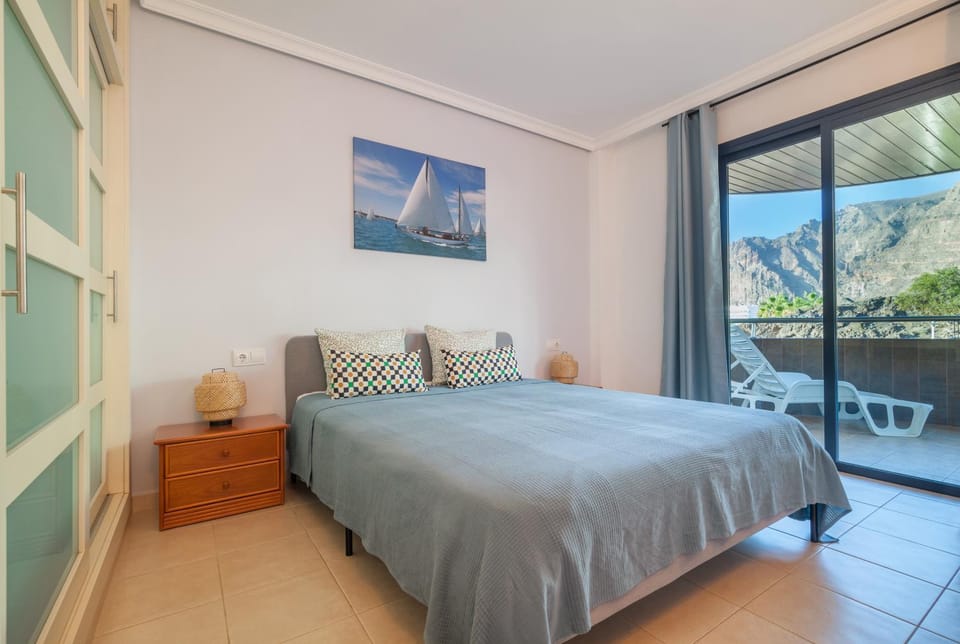 Bed, Photo of the whole room, Bedroom, Mountain view