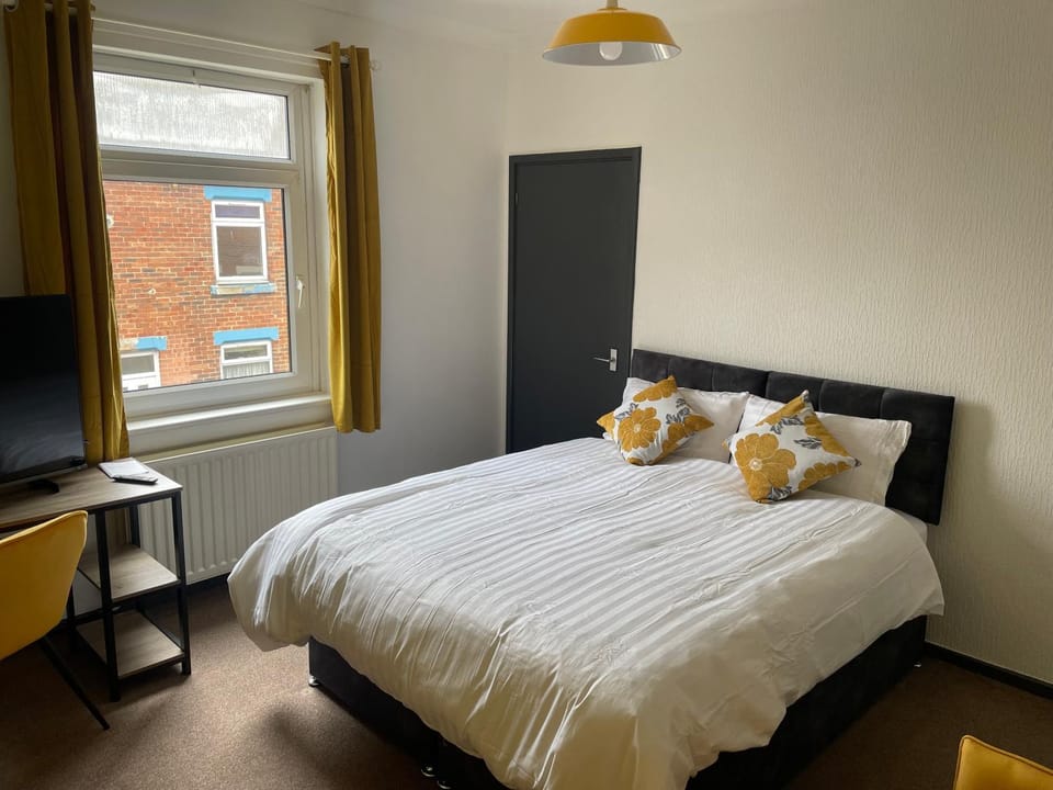 Quirky and Cosy Two Bed in Ferryhill Near Durham! - Available as individual rooms or the Entire Property! House in England