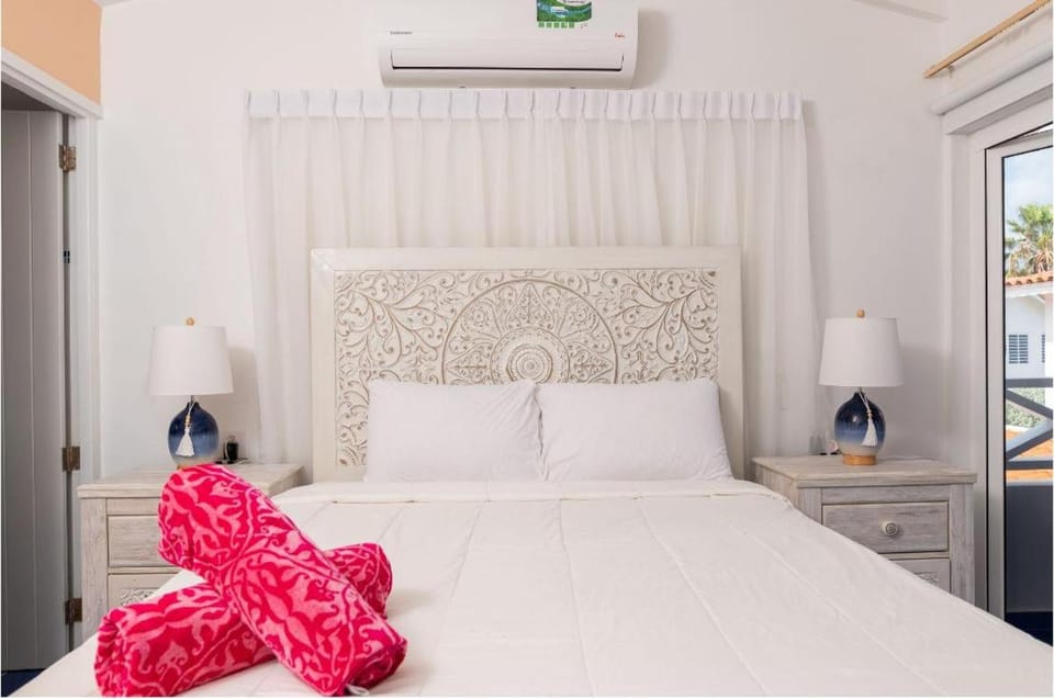 Bed, air conditioner