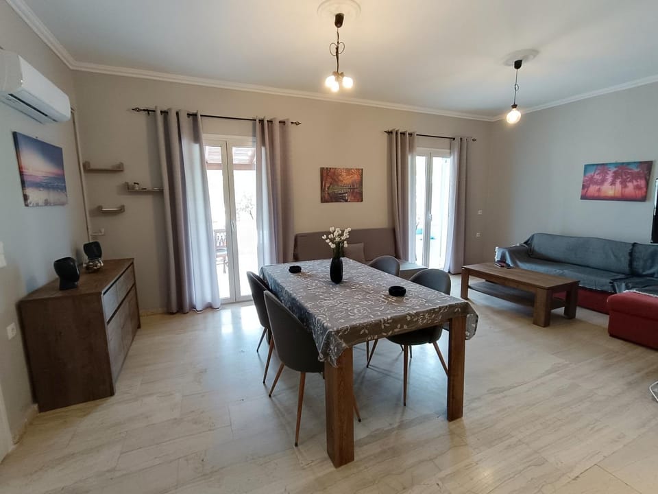 Living room, Seating area, Dining area, air conditioner