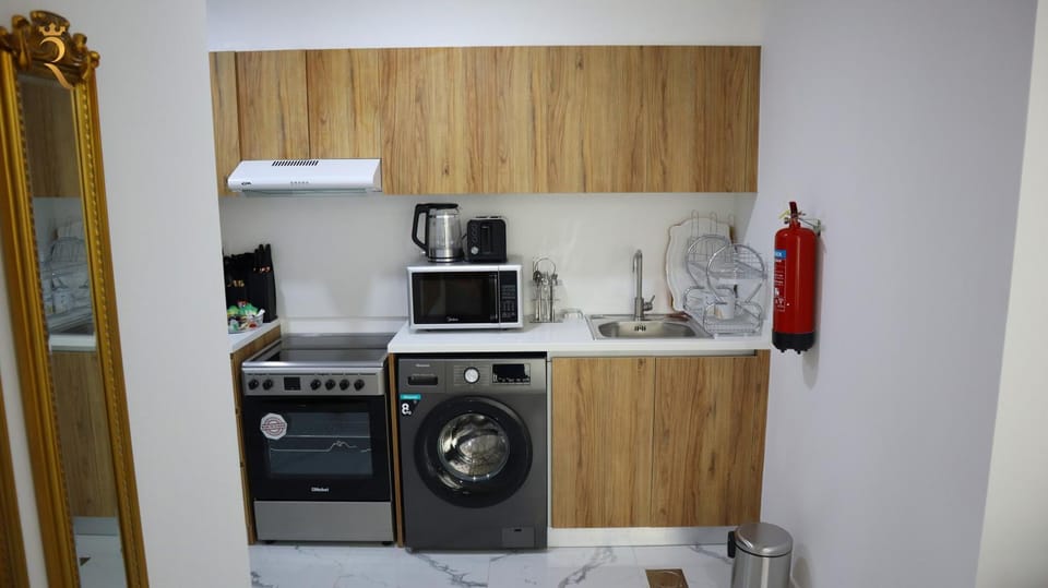 Coffee/tea facilities, Kitchen or kitchenette, minibar, oven, pet friendly, stove, toaster, washing machine, dryer