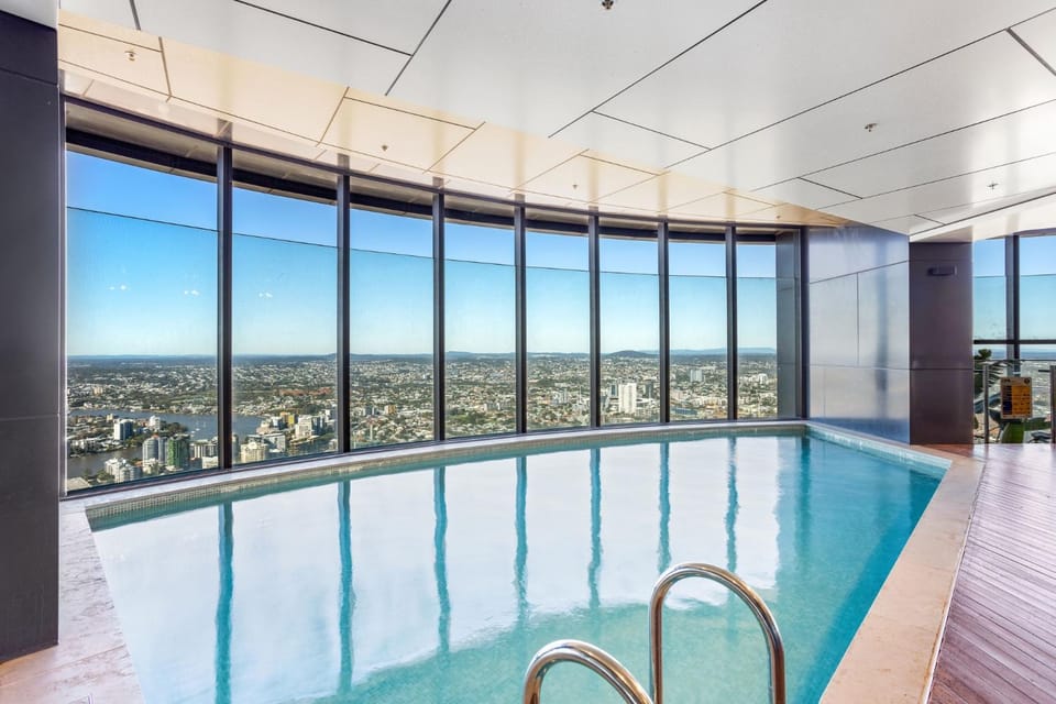 52nd Floor with Panoramic Views of Brisbane City Apartment in Kangaroo Point