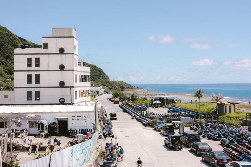 Property building, Day, Bird's eye view, City view, Street view, Parking