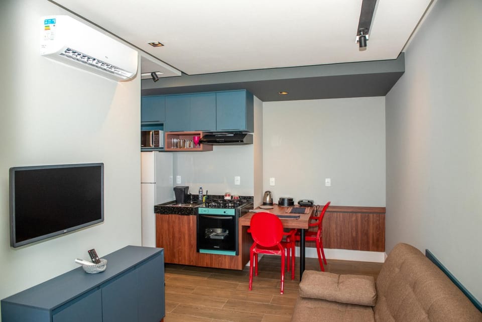 Communal lounge/ TV room, TV and multimedia, Kitchen or kitchenette, Living room, Seating area, Dining area, Evening entertainment, minibar, pet friendly, stove