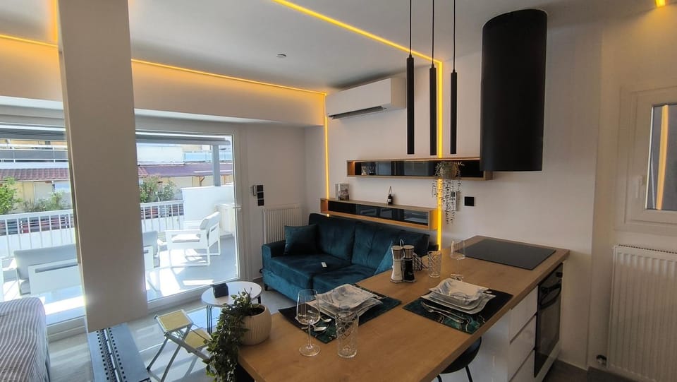 Kitchen or kitchenette, Dining area, stove