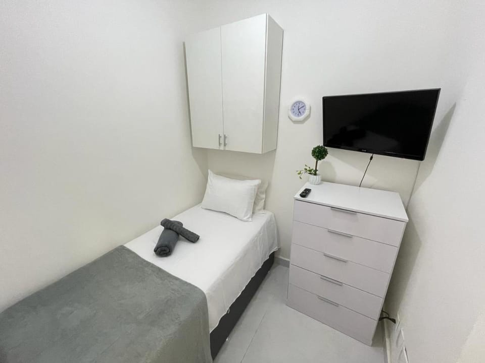 Bed, TV and multimedia, hair dresser, wardrobe