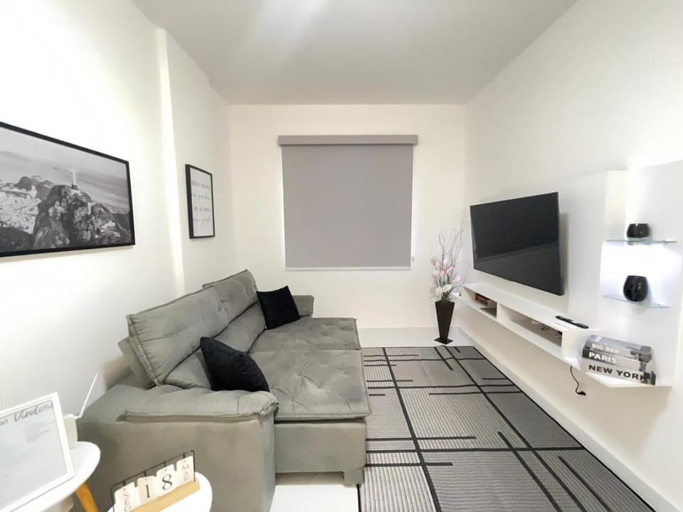 Communal lounge/ TV room, TV and multimedia, Living room, Seating area, Evening entertainment, air conditioner
