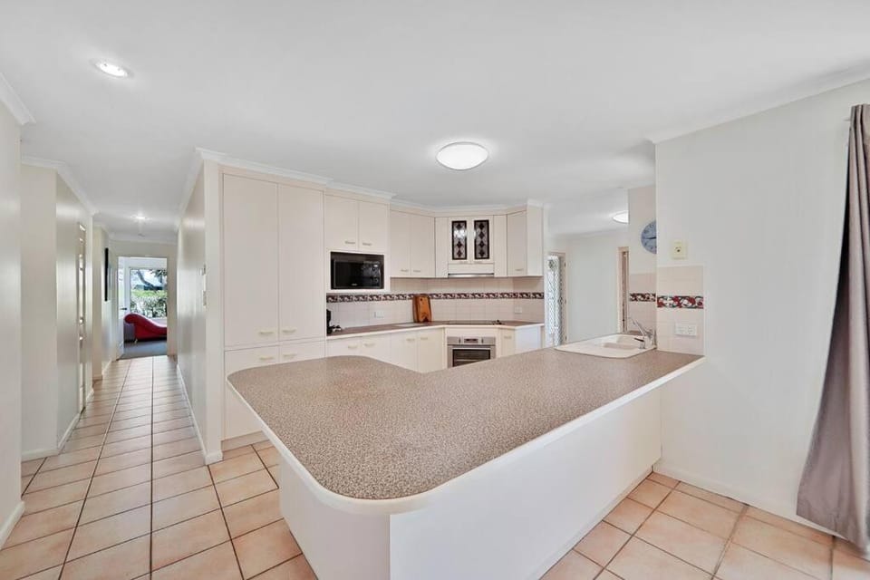 Shoreline House House in Bargara