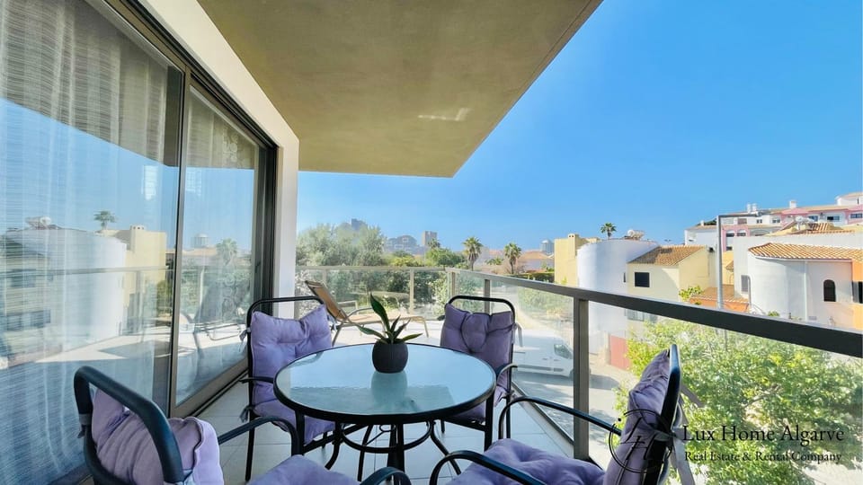 Casa Chic - Super Modern - Terrace - Pool - Garden Apartment in Portimao