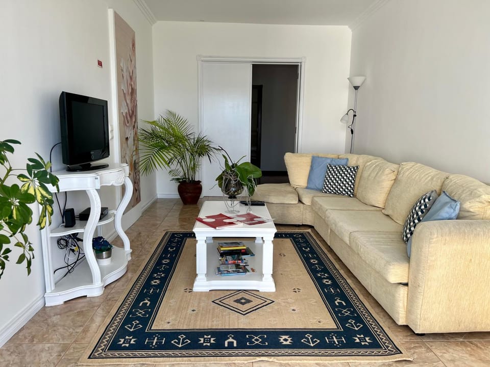 Communal lounge/ TV room, TV and multimedia, Living room, Seating area