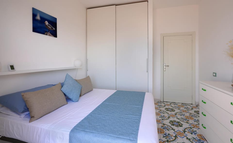 Bed, Bedroom, wardrobe, air conditioner