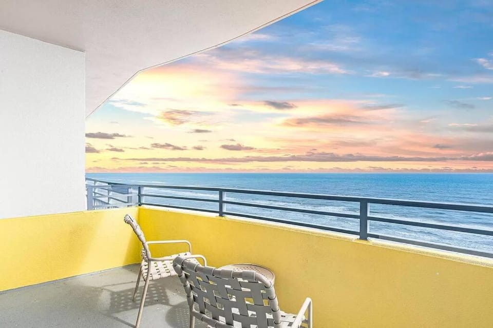 Luxury Condo 10th Floor at the Wyndham Ocean Walk Apartment in Florida