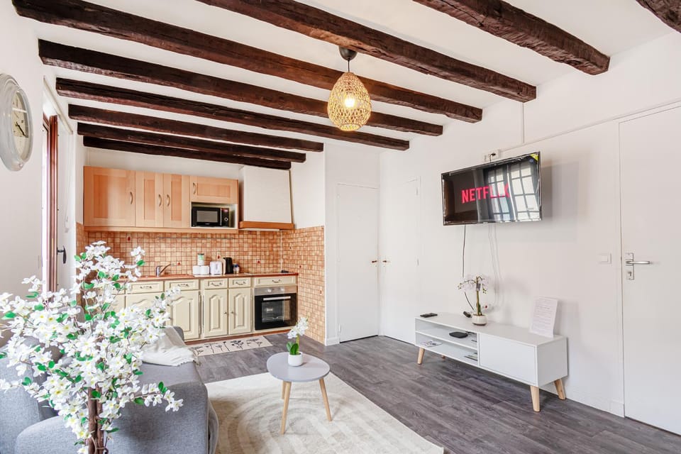 Living room, Seating area, internet