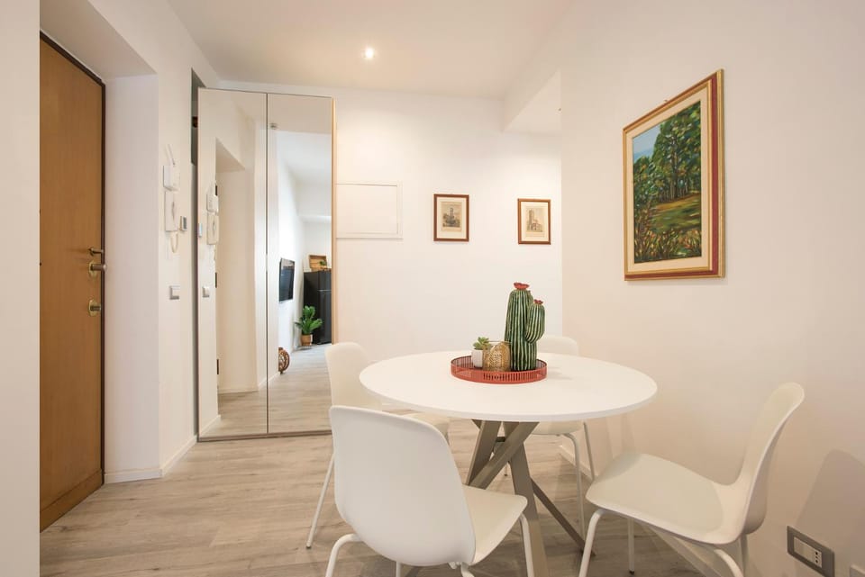 Dining area, heating, air conditioner