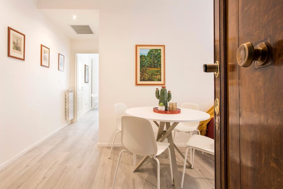 Dining area, heating, air conditioner