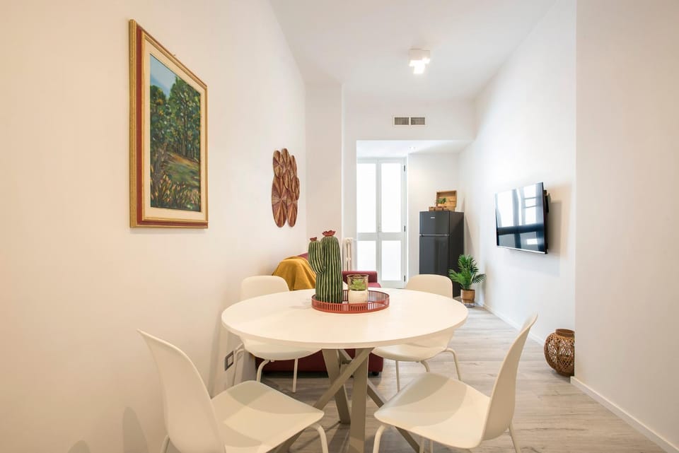 Dining area, heating, air conditioner