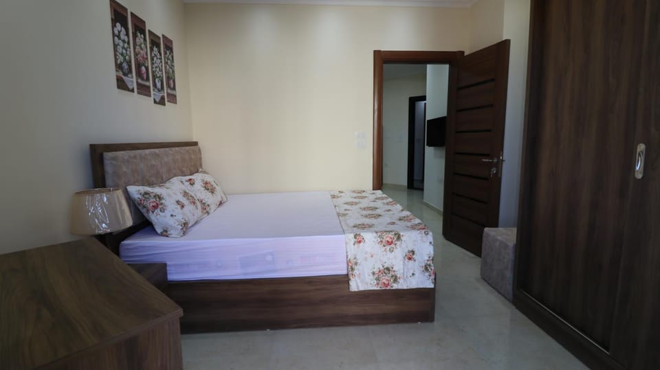 Bed, Photo of the whole room, Bedroom, wardrobe